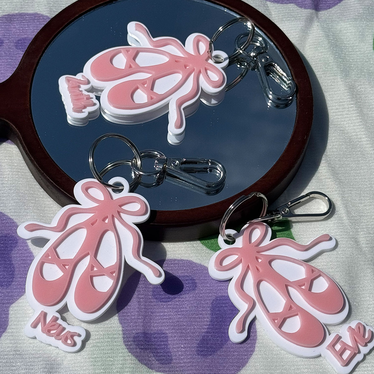 Custom Name Acrylic Keychain P - đánh giá và giá Men Shoes Name