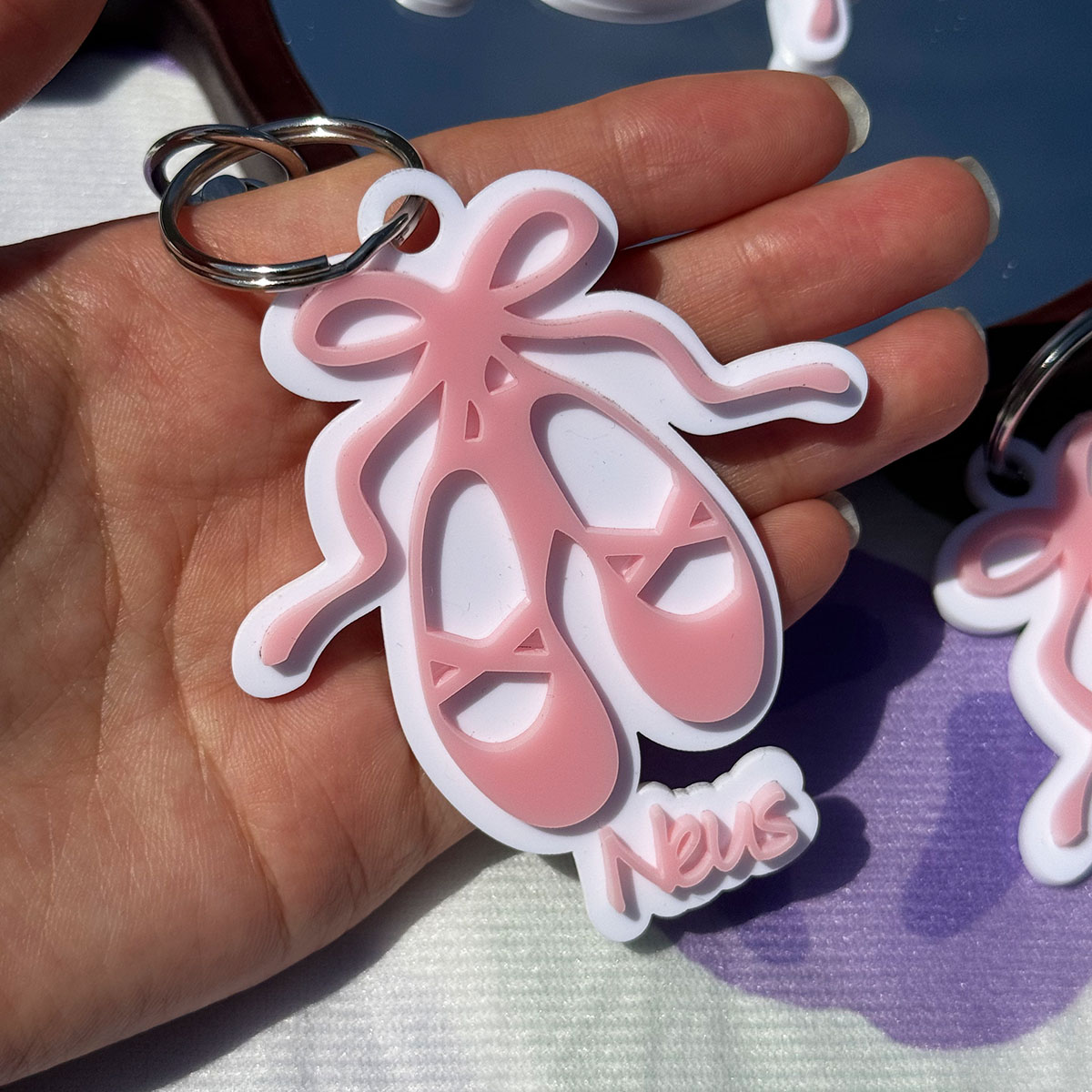 Custom Name Acrylic Keychain P - đánh giá và giá Men Shoes Name