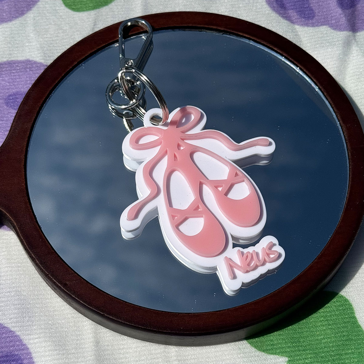 Custom Name Acrylic Keychain P - đánh giá và giá Men Shoes Name
