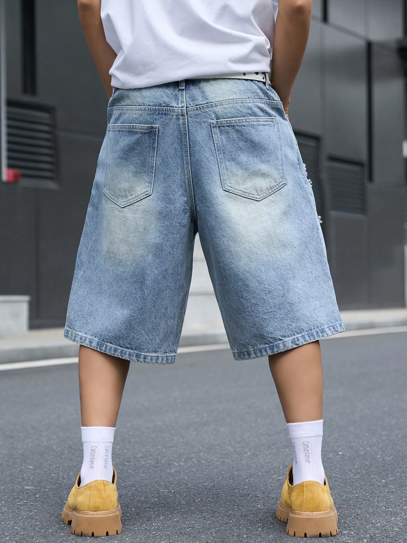 Men's Loose Fit Denim Bermuda  - đánh giá và giá Men'S Shoes With Jeans